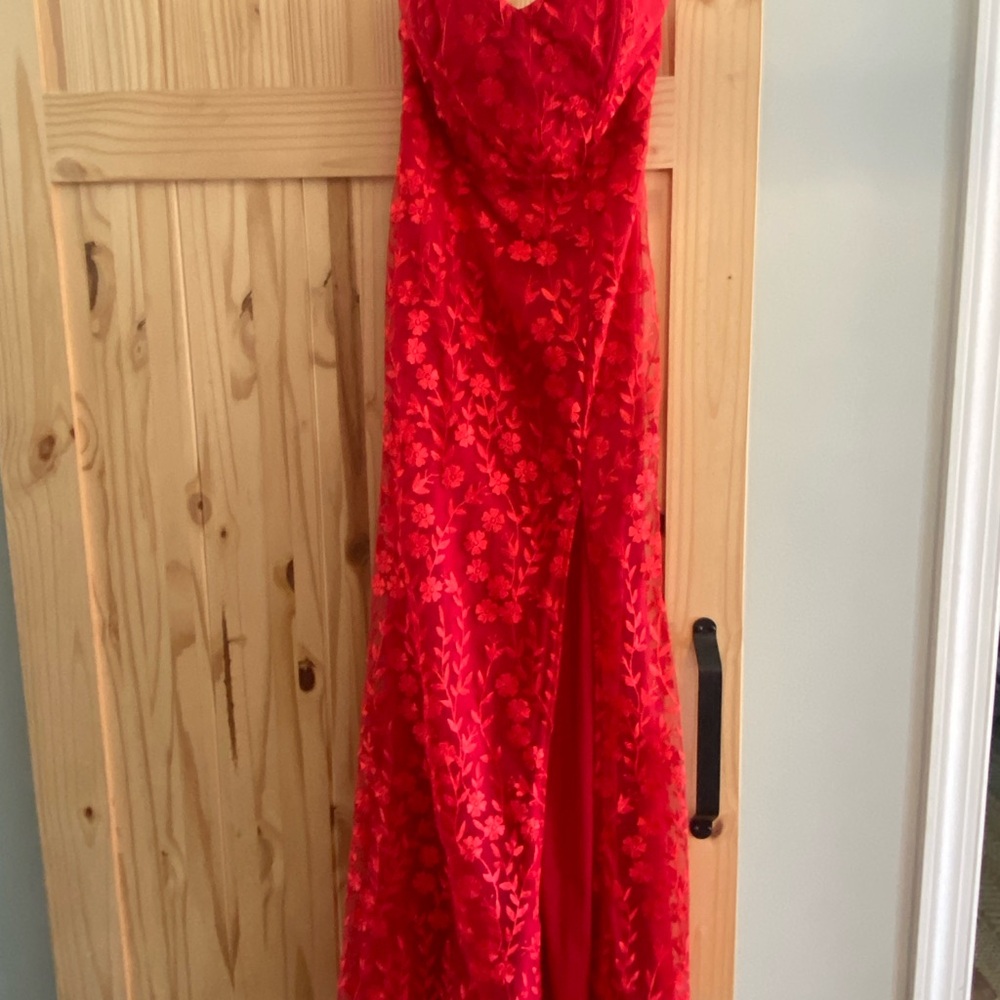 Elegant Red Floral Lace Dress. - Picture 2 of 5